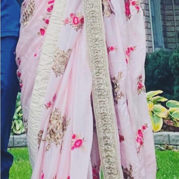 Beautiful designer saree - Picture 3 of 12